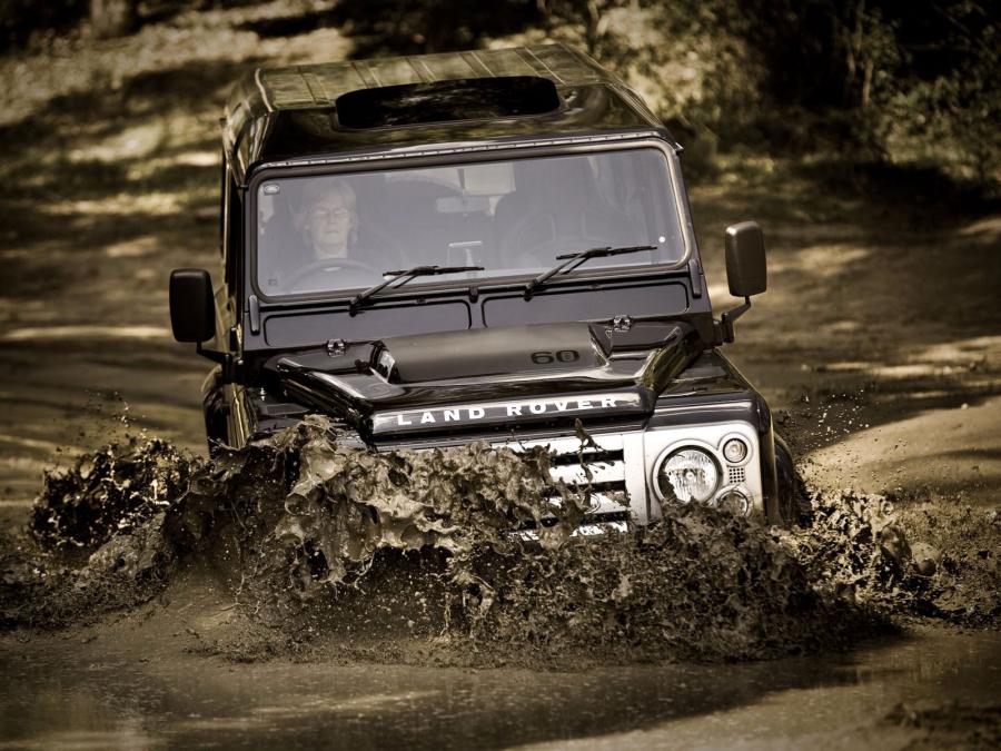  Land Rover Defender 110 SVX RHD 2008 года  (фото 9 из 12)
